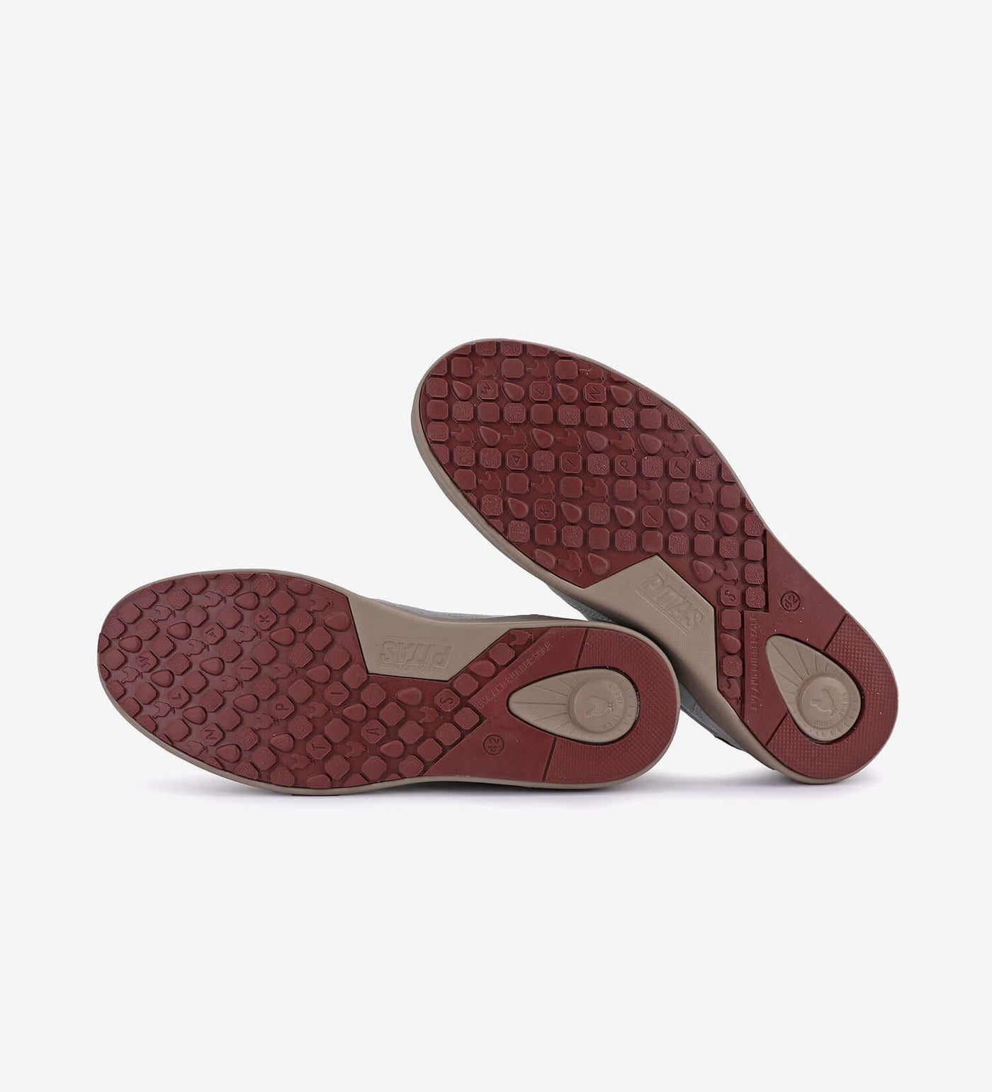 Non-slip soles of Kume Sneakers by Pitas Coast, featuring textured red pattern for optimal grip and comfort.