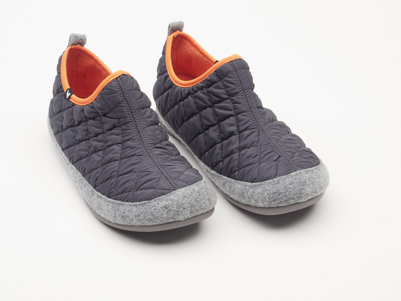 Women's grey waterproof quilted slippers